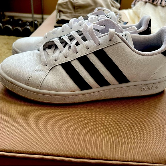 Size 10 only worn once. Too small for me - Picture 2 of 4